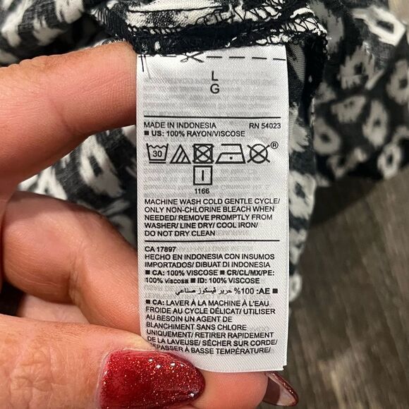 Old Navy Blouse Sleeveless High-Neck Lightweight Casual Black Size L - Picture 3 of 4